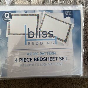 Bliss Aztec Pattern Bedding Set - Queen, White